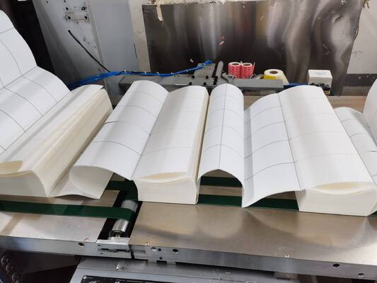 Αυτοκόλλητο θερμικό αυτοκόλλητο ετικέτας γραμμικού κώδικα Fanfold Αυτοκόλλητο ετικέτας Προσαρμοσμένο μέγεθος 100mm*150mm